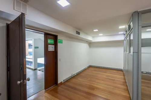 Oficina En Arriendo/venta En Chico Norte. Cod A1105064