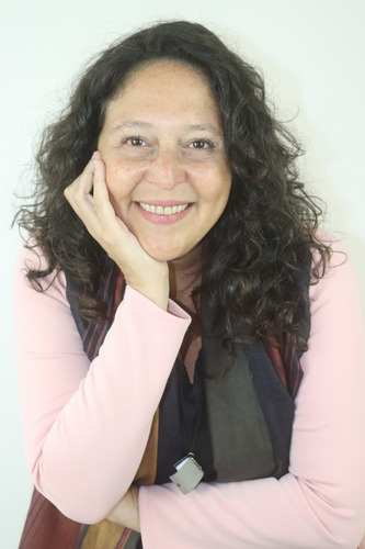 Leitura cria mundos: um projeto sobre democratização do livro, de Costa, Renata. Editorial Oficina Raquel, capa mole em português, 2022