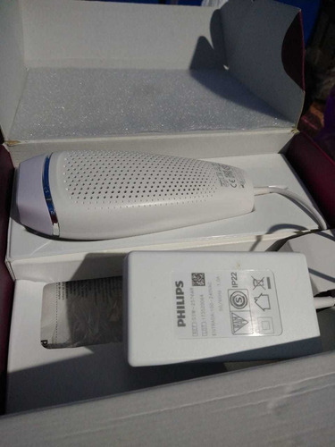 Máquina Depiladora Láser Philips Y Set De Manicura