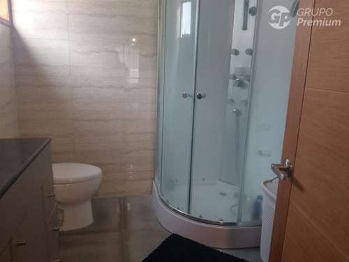 Casa En Venta De 5 Dorm. En La Florida