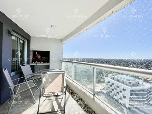 Apartamento De 2 Dormitorios Y Dependencia En Playa Brava - Punta Del Este