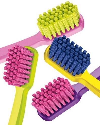 Imagem 3 de 10 de Escova Dental Curaprox 5460 Ultra Soft - Cores Sortidas