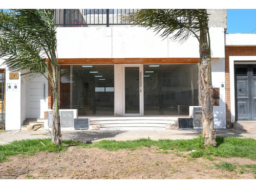 Local Comercia - 130m2 - Sobre Avenida Principal - Alvarez
