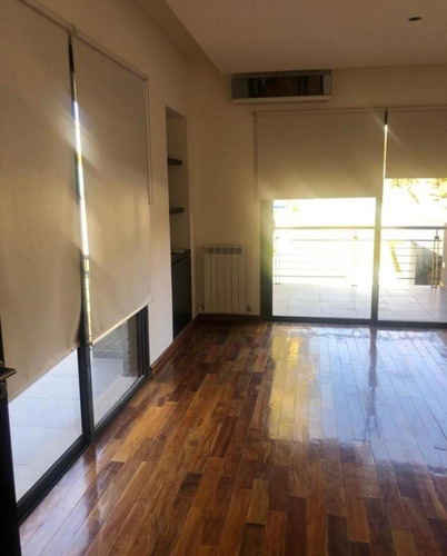 Casa En Venta - 4 Dormitorios 6 Baños - Cocheras - 1.224mts2 - Godoy Cruz