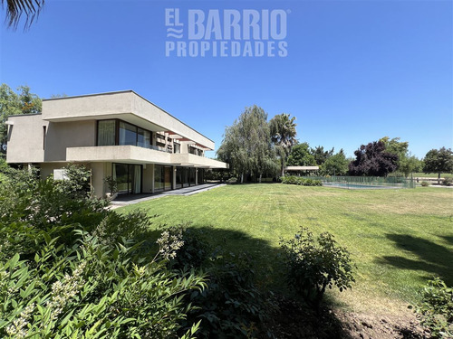 Casa En Venta De 4 Dorm. En Las Brisas De Chicureo