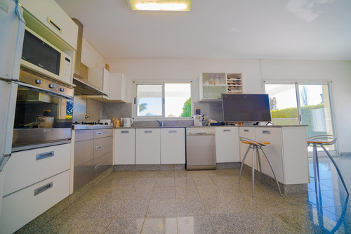 Imagen 8 de 30 de Alquiler Casa 6 Amb. En B. Cerrado Los Laureles