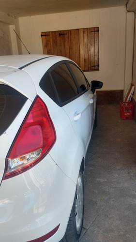 Ford Fiesta Kinetic Design 1.6 Sedan S 120cv 2014