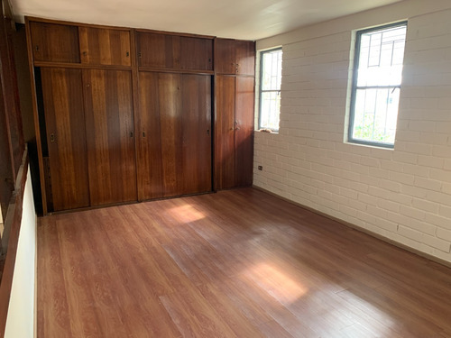 Acogedora Casa En Zona Villa Universidad Católica!