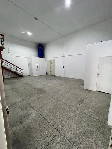 Imagen 12 de 15 de Local En Venta Av. Michelena C.c Ara