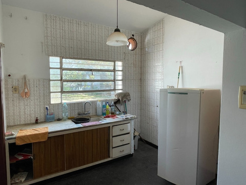 Imagen 4 de 10 de Chalet Con Apartamento Integrado Y Dos Galpones