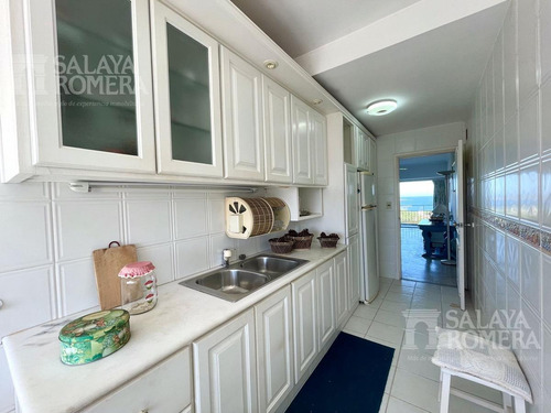 Imagen 6 de 13 de Venta Departamento - 3 Dormitorios 2 Baños Servicio - Playa Mansa - Ref:4256748