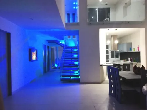 Casa Moderna Con Alberca Y Jardín, En Fraccionamiento Con Seguridad
