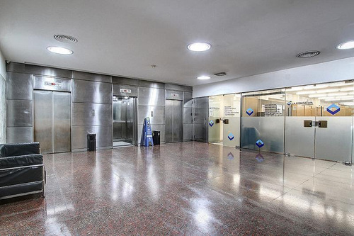 Oficina De 430 M2 En El Centro. Piso Alto, Vista Abierta, Muy Buen Estado