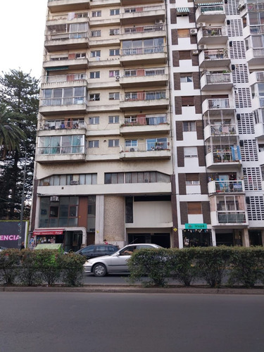 Venta De Cochera Sobre Avenida Pellegrini