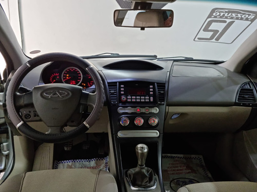 Imagem 6 de 10 de Chery Cielo 1.6 Sedan 2012