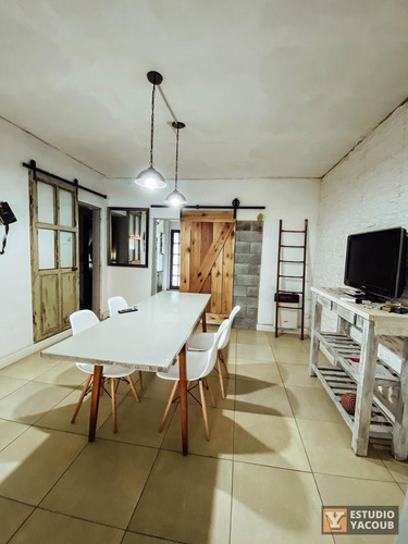 Casa En Venta - 2 Dormitorios 1 Baño - 95mts2 - Abasto, La Plata