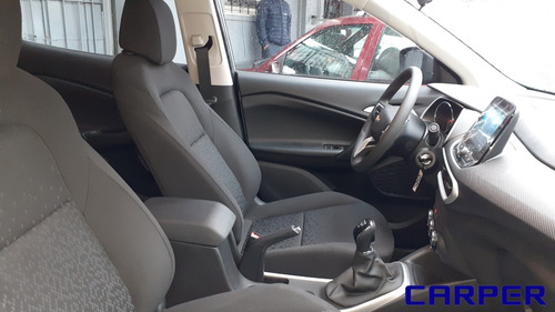 Imagen 6 de 11 de Chevrolet Tracker Ls 2023