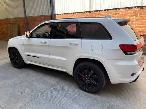 Imagen 4 de 10 de Jeep Grand Cherokee 2018 6.4 Srt-8 At