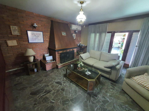 Venta, Departamento 4 Dormitorios Con Quincho Privado.