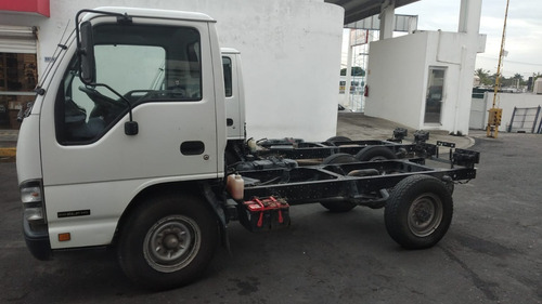 Imagen 2 de 5 de Isuzu Elf 100 2018