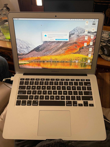 Apple Macbook Air A1466 / Core I5 1.4ghz / 4gb Ram / 128gb