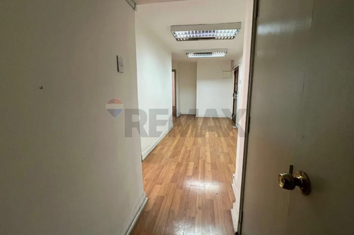 Oficina Comercial En El Corazón De Santiago