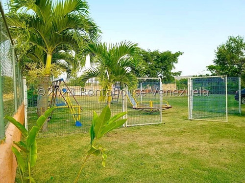 Dayana Saez Vende Hermosa Granja En Zona Privilegiada Con Los Servicios Básicos Constantes, Un Lugar Gastronómico Con Ambientes Campestres Y Tranquilos Que Podrás Disfrutar Junto A Tu Familia.
