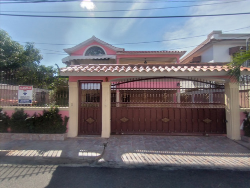 Casa De Alquiler En Corales Del Sur 