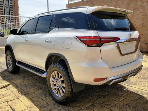 Imagen 4 de 18 de Toyota Fortuner Sr5 4x4
