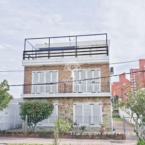 Apartamento De 2 Dormitorios Con Balcón En Piriápolis. (ref: Tbr-3611)