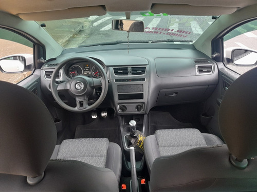 Imagem 10 de 12 de Vw Fox 1.0 G Ii Excelente Estado Com Passagem Por Leilão.