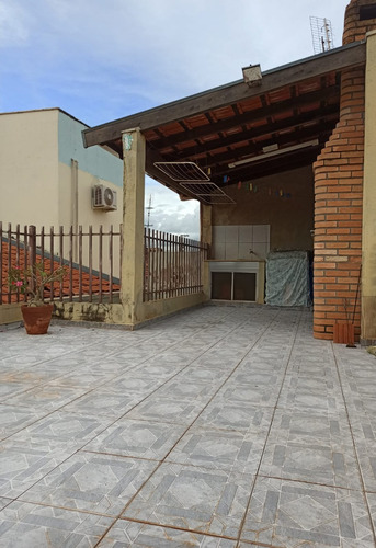 Casa Com 3 Quartos, Solário Com Churrasqueira, Próxima Ao Centro Aceito Carro!