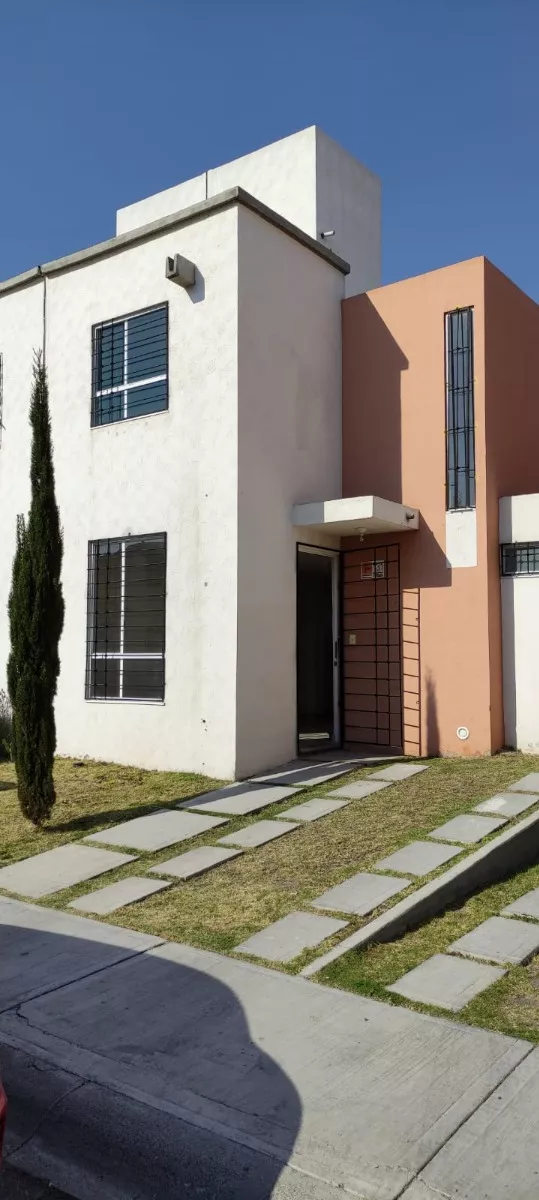 Se Vende Casa De 3 Recamarasa Y 114 M2 De Terreno En Fraccionamiento En Paseos De La Plata
