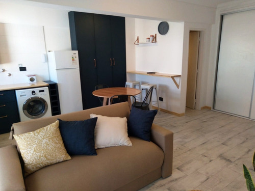 Imagen 8 de 20 de Venta Ambiente A La Calle Reciclado C/balcón Zona Macrocentro