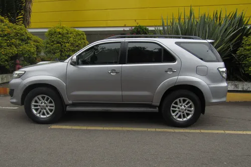 Toyota Fortuner 3.0 Sr5