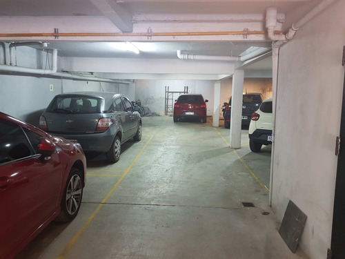 Imagen 5 de 5 de Cochera Cubierta En Moderno Edificio