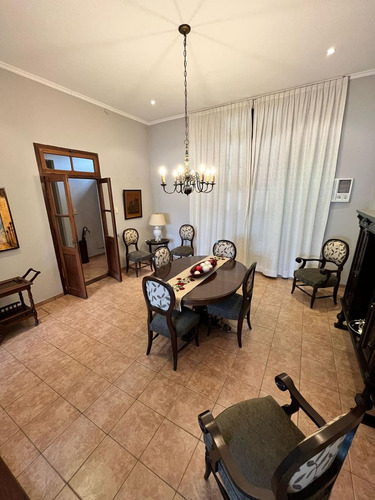 Impecable Casa Centrica De 3 Dormitorios En Venta