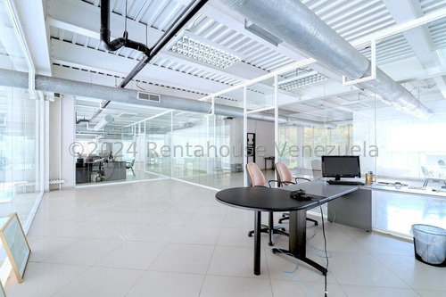 Edif Comercial En Venta Ideal Para Sede Coorporativa (show Room,depositos,oficinas) Fabricantes De Vehiculos,maquinas,equipos De Construccion.el Mejor De La Panamericana 24-26612gm