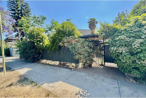Casa 2 Pisos Amplio Terreno Con Uso Comercial