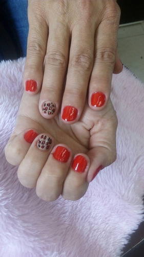 Imagem 4 de 5 de Manicure & Pedicure