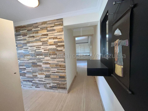 Alquiler De Elegante Apartamento En Colinas De Valle Arriba / Cl. Mls-24-21087