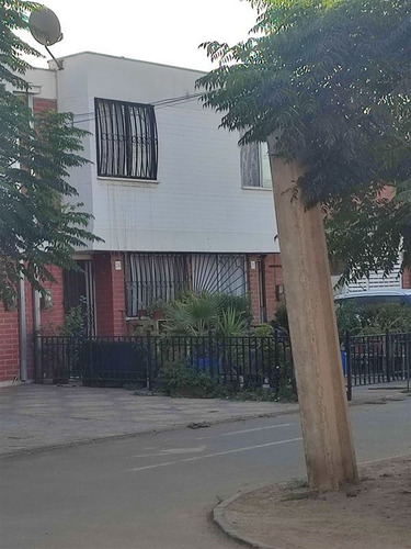 Casa En Remate En Condominio De 2 Dorm +1b En Quilicura.