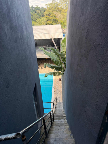Salão De Festa Com Piscina E 3 Kitnet
