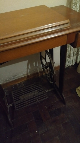 Pie De Maquina De Coser Y Mueble Antiguo (no Envío) (Usado)
