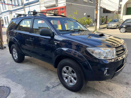 Toyota Hilux SW4 3.0 SRV 4X4 7 LUGARES 16V TURBO INTERCOOLER DIESEL 4P AUTOMÁTICO