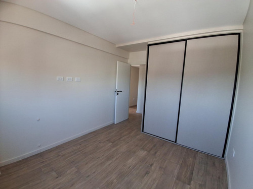 Venta De Departamento 3 Dormitorios Patio, Balcón Y Cochera