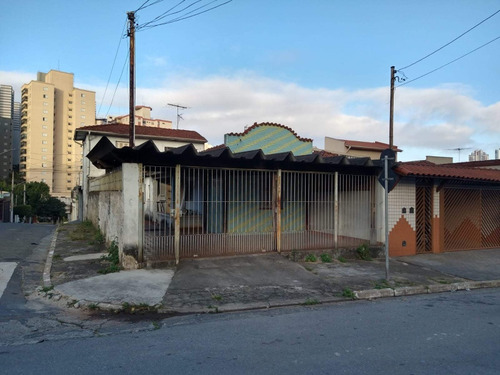 Casa Com Sobrado Nos Fundos