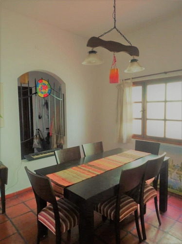 Imagen 6 de 20 de Casa En Venta Amplia Con 4 Dorm, Con Jardín Y Garaje Techado