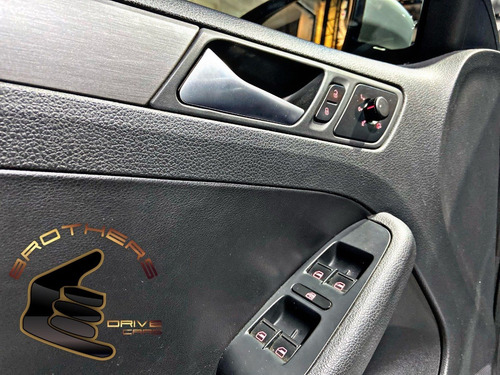 Imagen 21 de 21 de Volkswagen Vento 2.0 Sportline Mt
