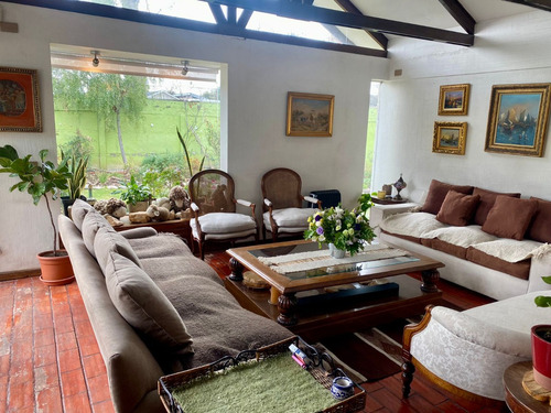 Excelente Casa En Inmejorable Ubicación En Colon